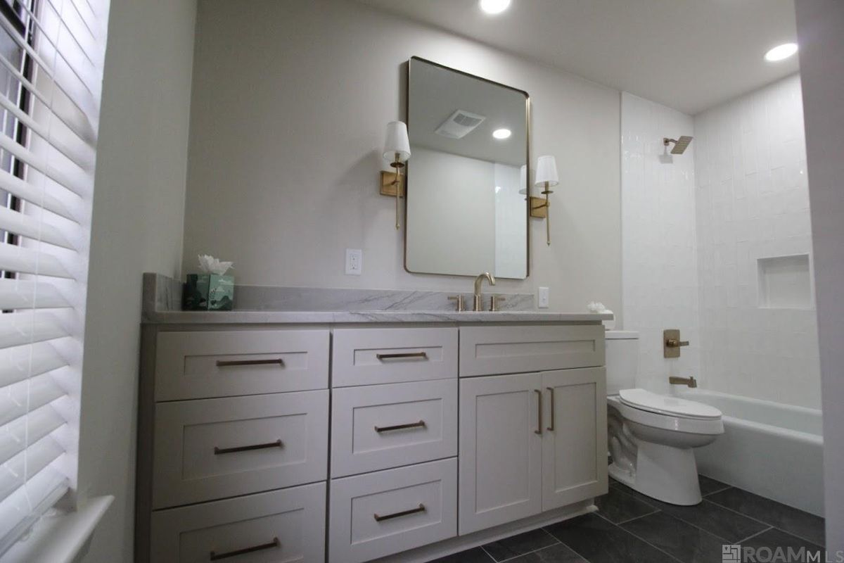 Building Photo - 10111 Jefferson Hwy