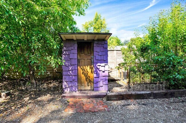 Building Photo - 2185 Trade St SE