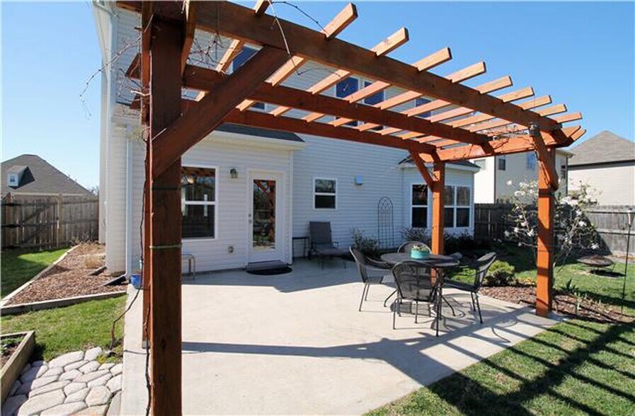 Building Photo - 4236 Longfellow Dr