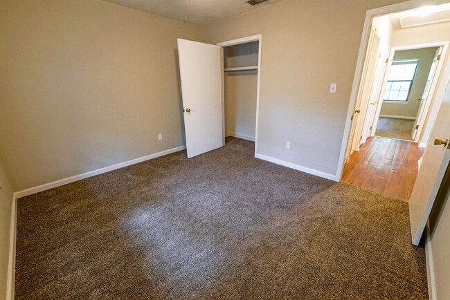 Building Photo - 2230 Mandrell Ct