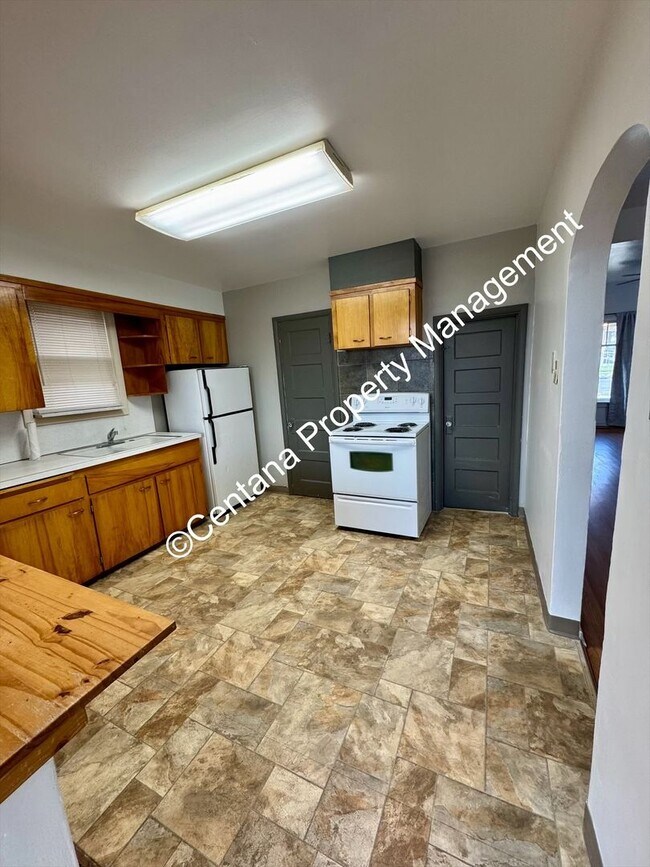 Building Photo - 1528 A St