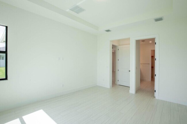 Building Photo - 5576 Captiva Ln