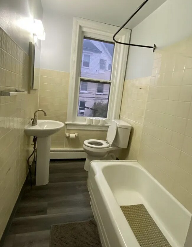 Building Photo - 339 King St