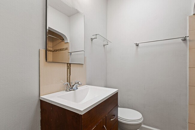 Building Photo - Charming Townhome in West Highlands!