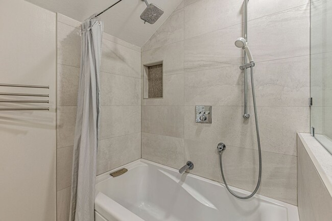 Building Photo - Beautiful Remodeled 3 Bedroom Townhome