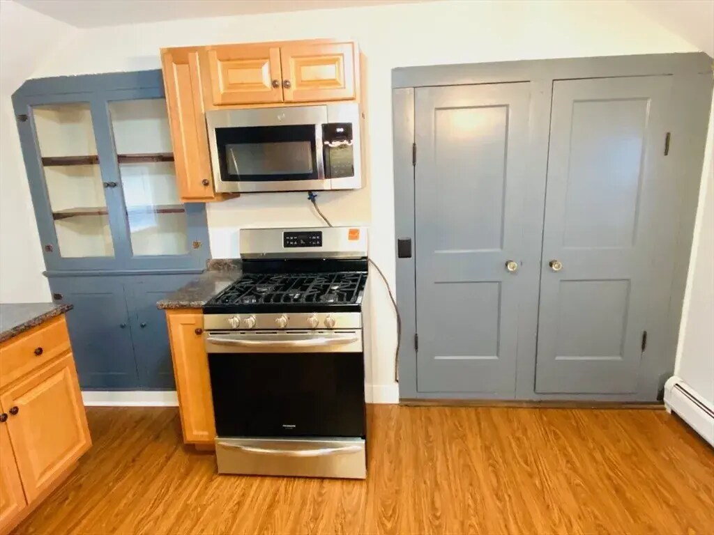 Building Photo - 197 Main St