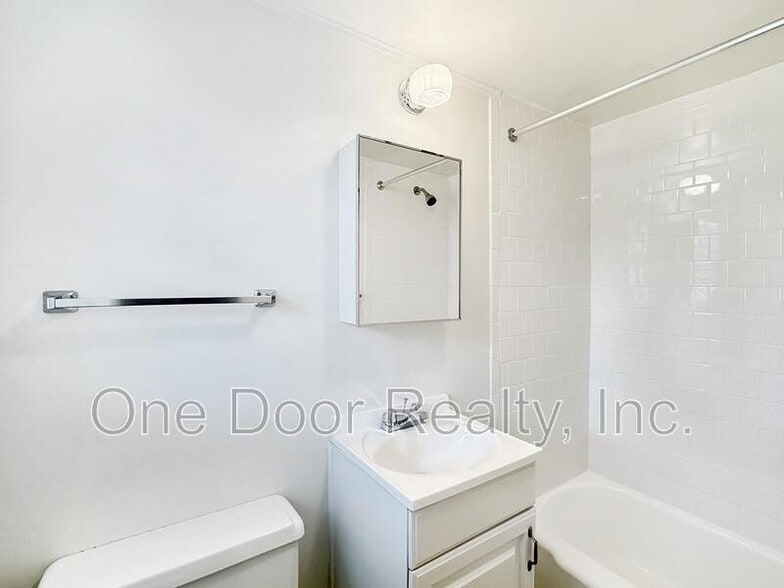 Building Photo - 732 Scotland St