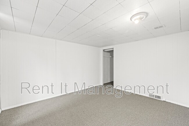 Building Photo - 3501 Redick Ave