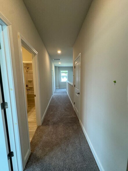 Building Photo - 850 Elderberry Ct