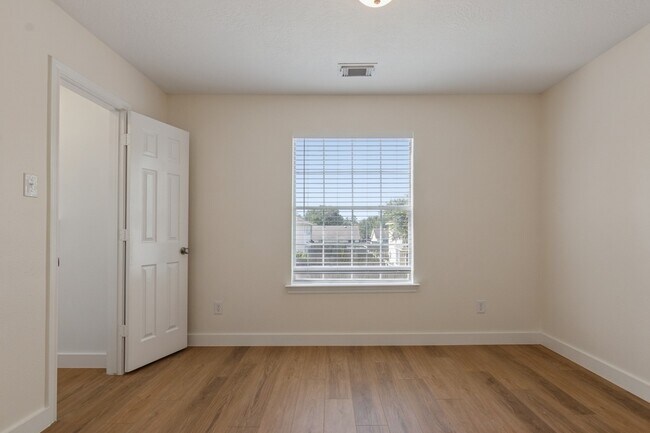 Building Photo - 13167 Peppergate Ln