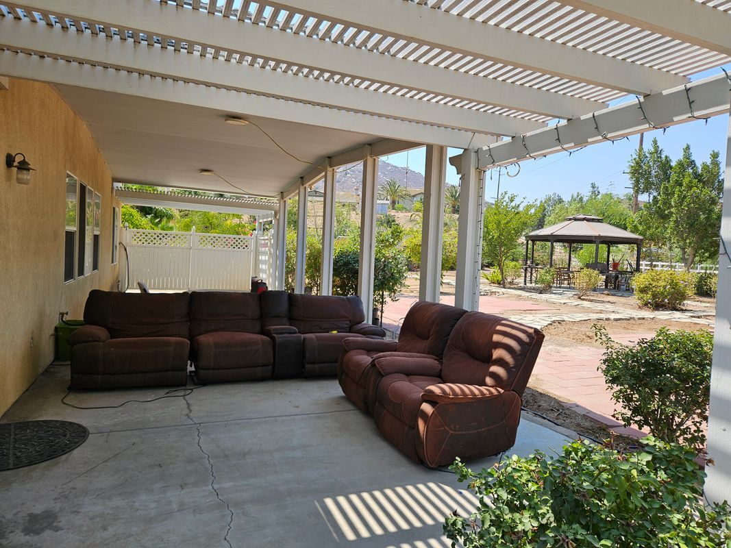 Building Photo - 410 Caliente Dr