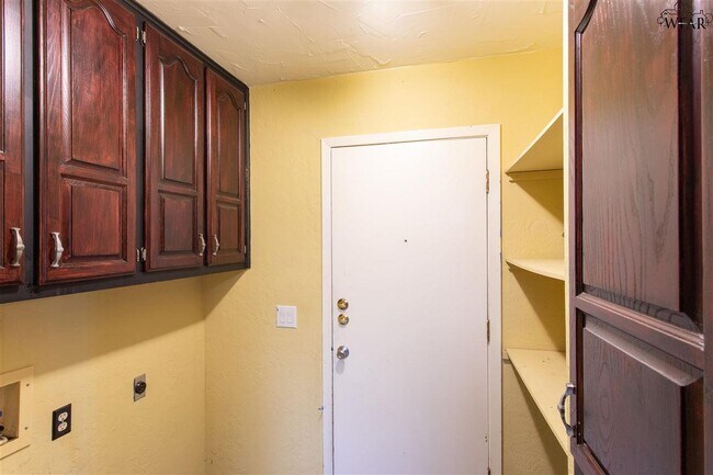 Building Photo - 4614 Spring Shadow Dr