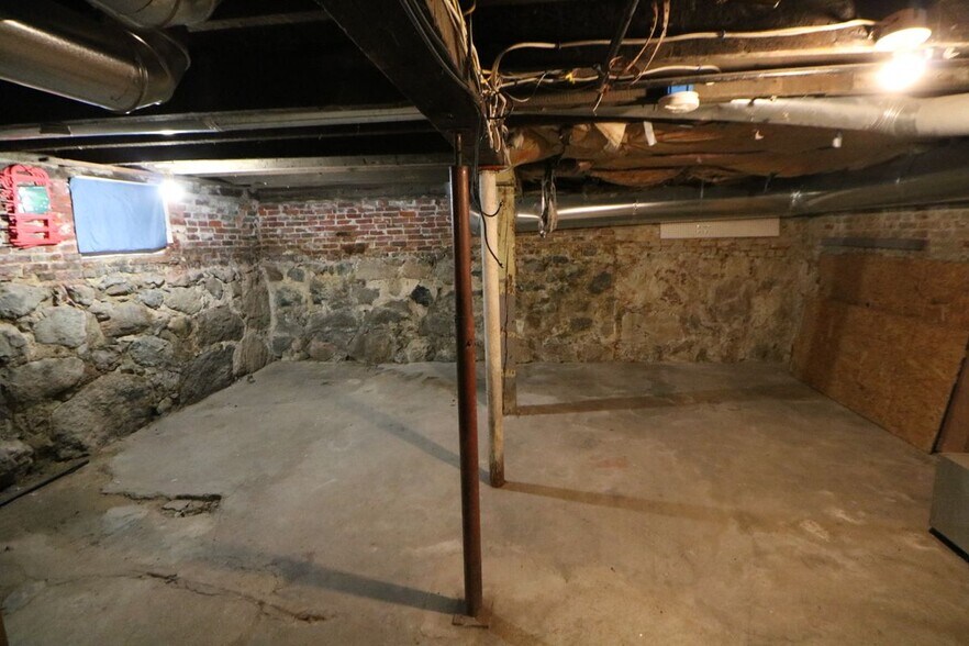 Building Photo - 254 Broadway