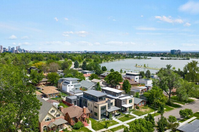 Building Photo - Luxury 5BD, 6BA Home 1 Block From Sloan's Lake