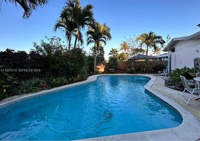 Building Photo - 6603 SW 10th Ct