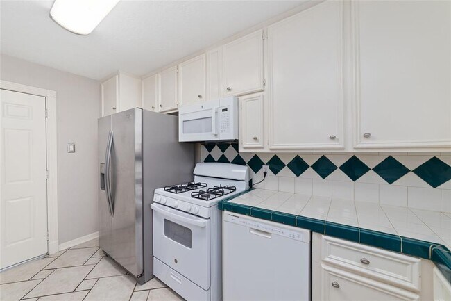 Building Photo - 4118 Donna Lynn Dr
