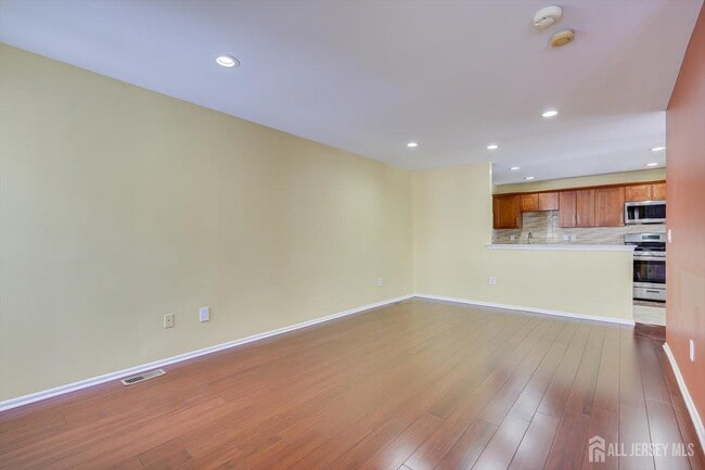 Building Photo - 160 Vasser Dr