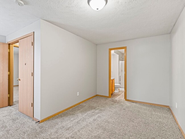 Building Photo - 6901 N Steamboat Dr