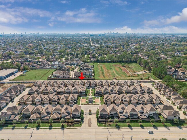 Building Photo - 4017 Delta Rose St