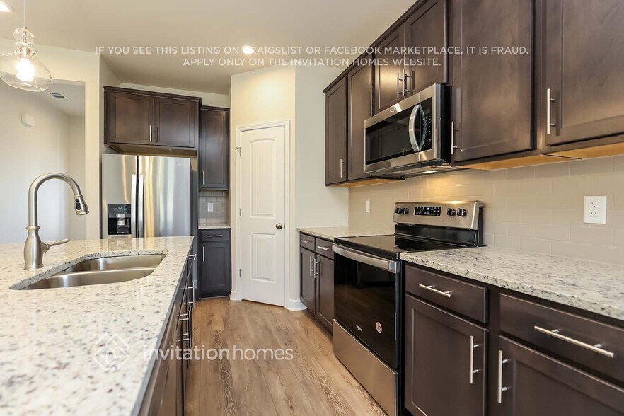 Building Photo - 121 Fister Dr