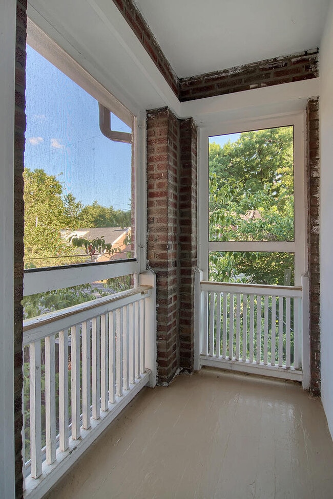 Building Photo - 7050 Amherst Ave