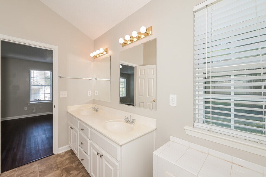 Building Photo - 1530 Bramlett Forest Trail SE