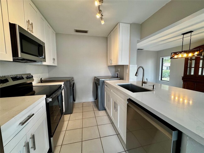 Building Photo - 12365 SW 119th Terrace