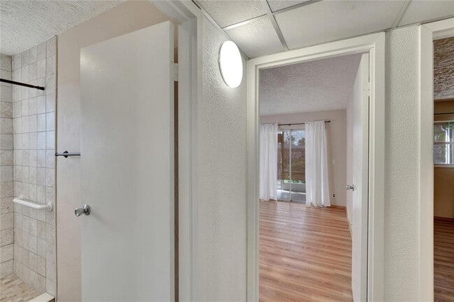 Building Photo - 202 Bedford Trail