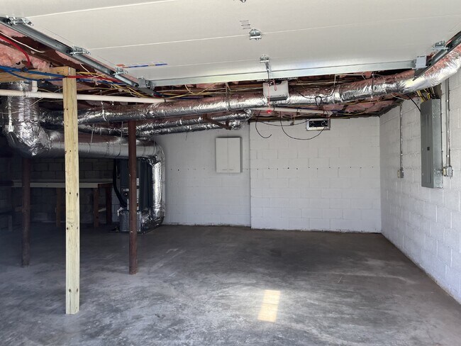 Building Photo - 246 McGavock Pk