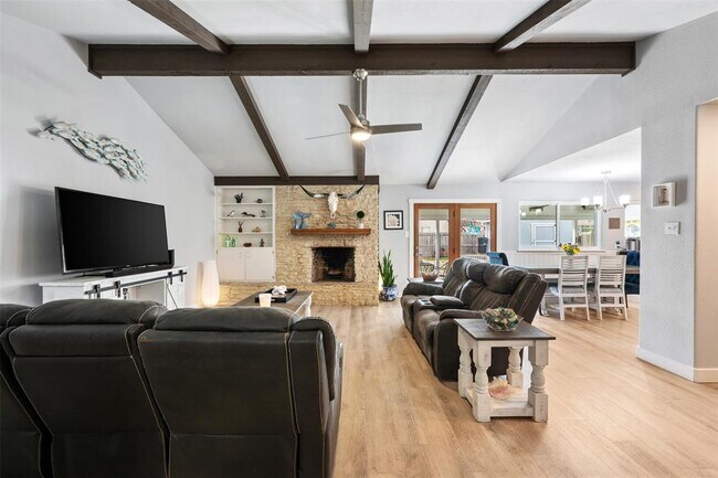 Building Photo - 117 Shady Oak Dr