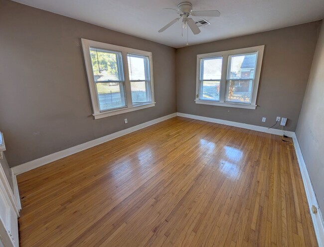 Building Photo - Historic One Bedroom Duplex