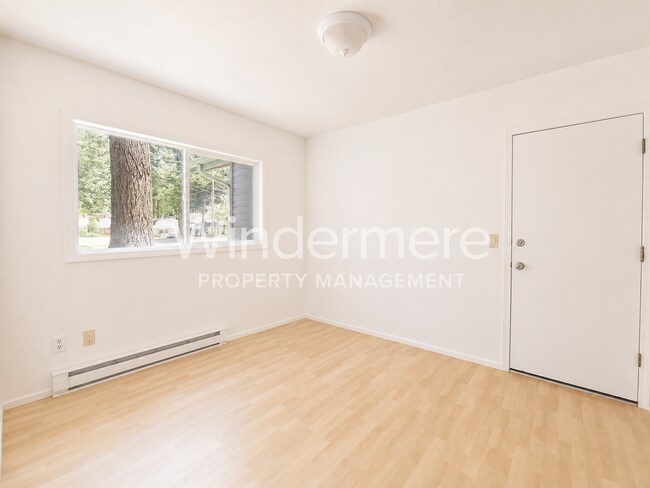 Building Photo - **Beautifully Updated 3-Bedroom Home in the Lake Symington Community**
