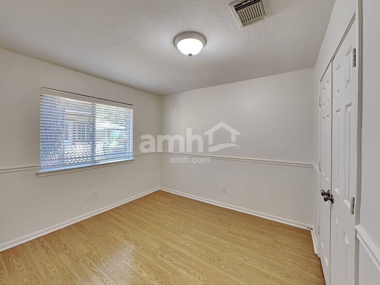 Building Photo - 10467 Twin Circles Dr