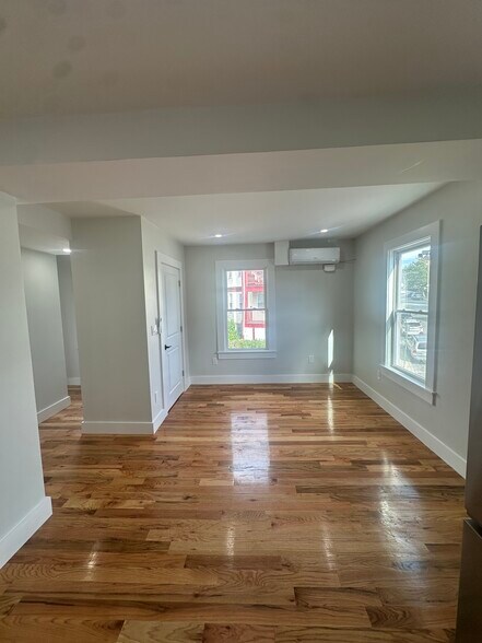 Building Photo - 4 Upham Ave