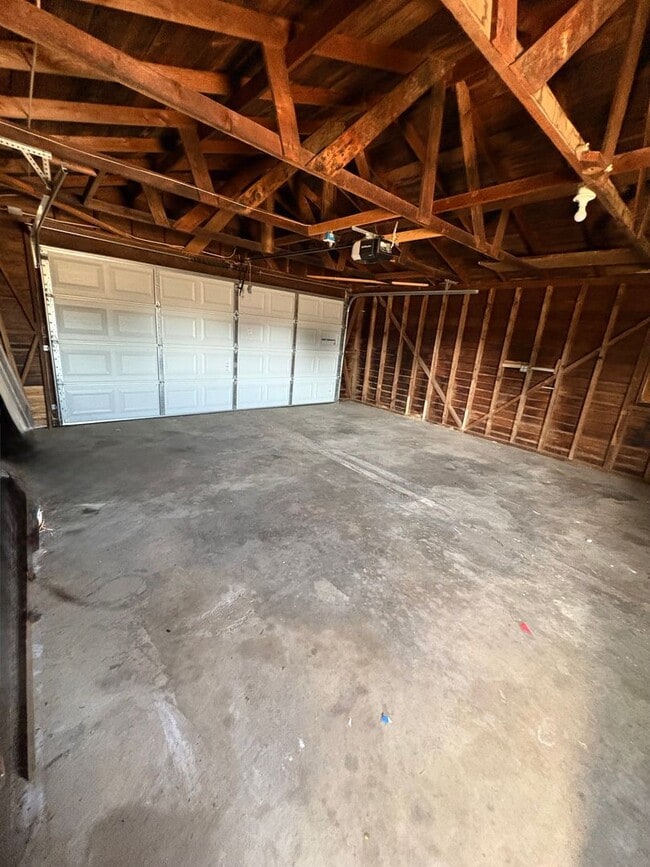 Building Photo - 700-710 E Tulare Ave