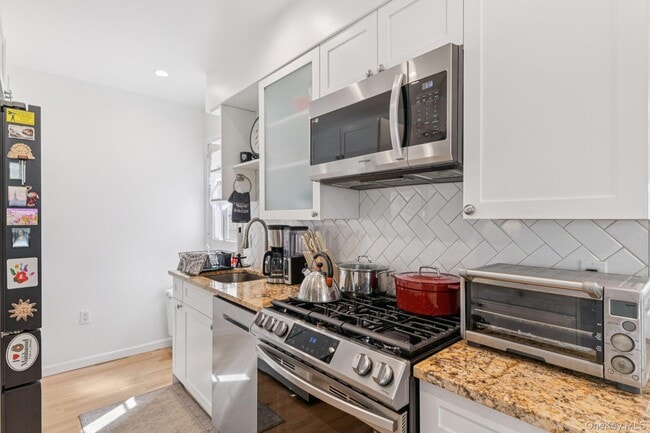 Building Photo - 21 Bayview Ct