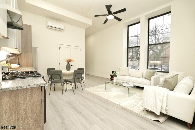 Building Photo - 536 Central Ave