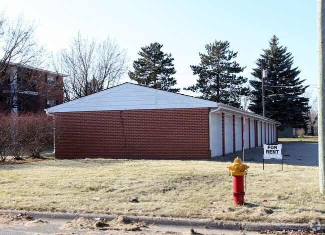 Building Photo - Colonial Square Apartments