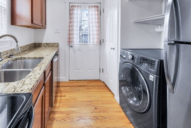 Building Photo - 665 Osceola St