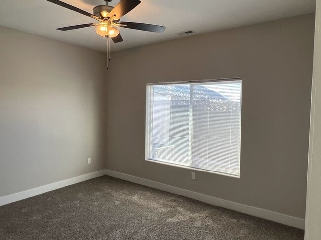 Building Photo - 1511 W Pyrite Ln