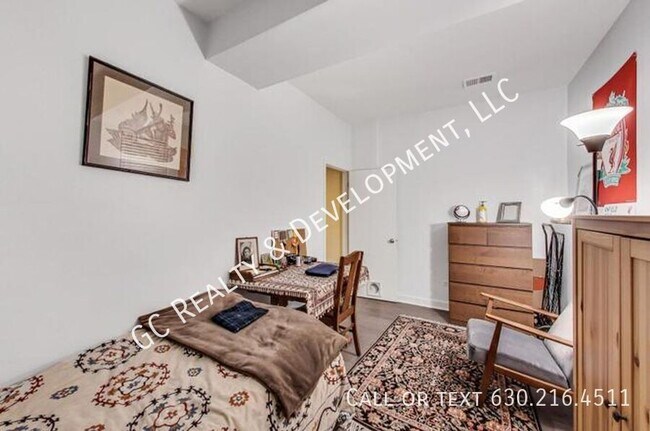 Building Photo - 1423 W Oakdale-Unit G