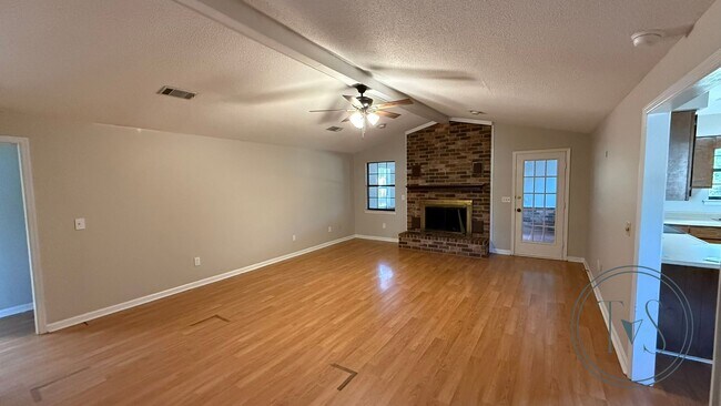Building Photo - 1110 Hickory St
