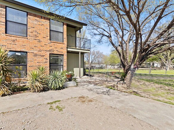 Building Photo - 908 Isbell Rd