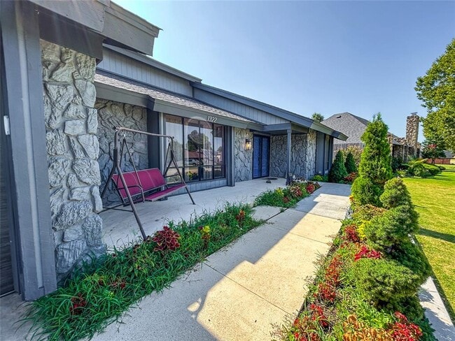 Building Photo - 13228 Green Valley Dr