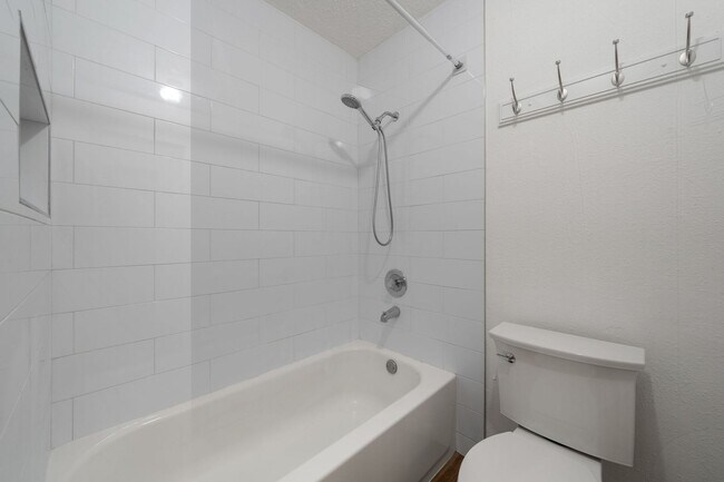 Building Photo - 9618 Sugar Hill Dr