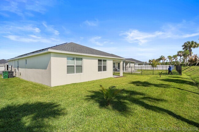 Building Photo - 8588 Dahlia Cir