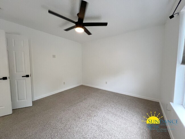 Building Photo - Charming 3-Bedroom + Office Home in Crestview, Prime Location Near I-10 & FL-85!