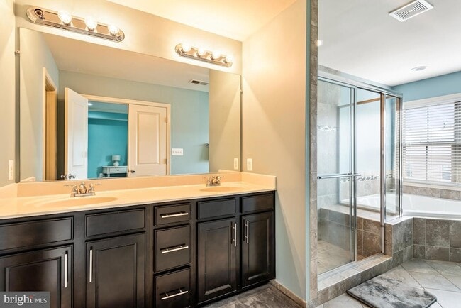 Building Photo - 23638 Sailfish Square