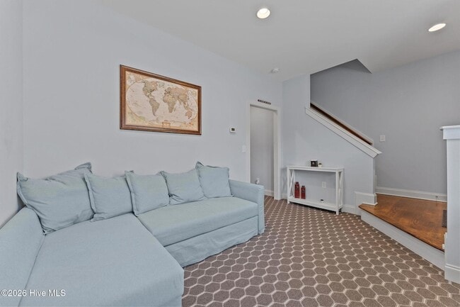 Building Photo - 12 Brownstone Ln