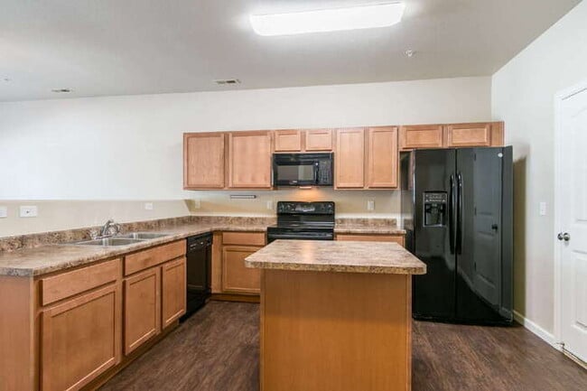 Building Photo - $1900 in Savings – Rent-Free December  // ...